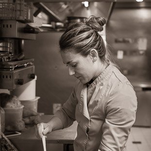 Laura, restaurant La Cale de Mordreuc © Michel FLEURY <strong>Laura, restaurant La Cale de Mordreuc</strong> <small>© Michel FLEURY</small>