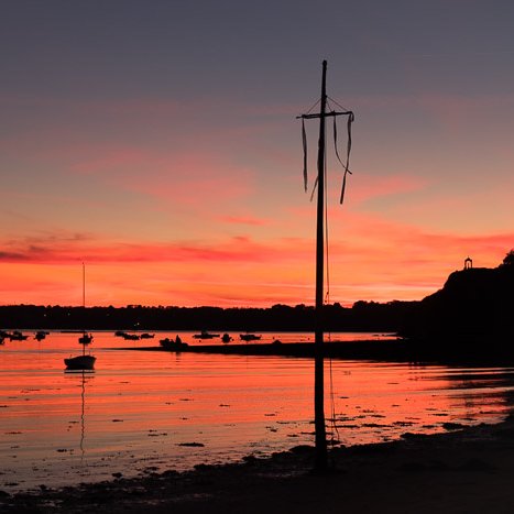 Saint-Suliac, solstice de feu... © Michel FLEURY <strong>Saint-Suliac, solstice de feu...</strong> <small>© Michel FLEURY</small>