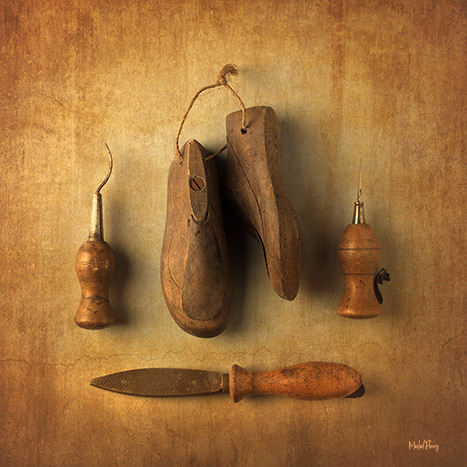 <strong>cordonnier #2</strong> • Vieux outils du cordonnier, travail du cuir <small>© Michel FLEURY</small>