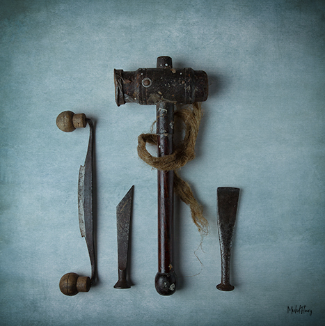 <strong>Charpentier de Marine #1</strong> • outils du charpentier de marine traditionnelle, estuaire de la Rance <small>© Michel FLEURY</small>